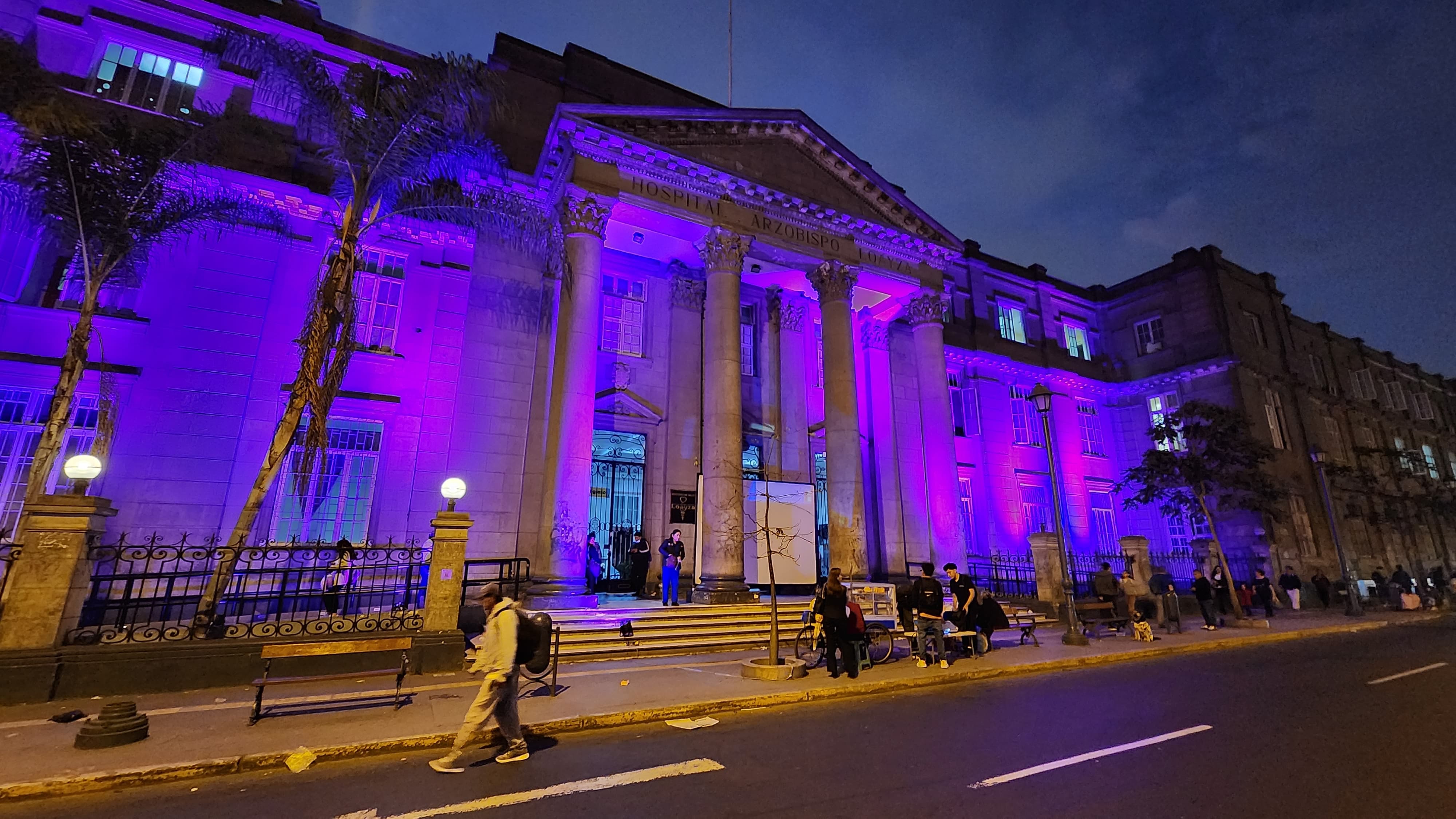 Minsa, hospitales e institutos iluminan su frontis de color púrpura para conmemorar el Día Mundial del Niño Prematuro