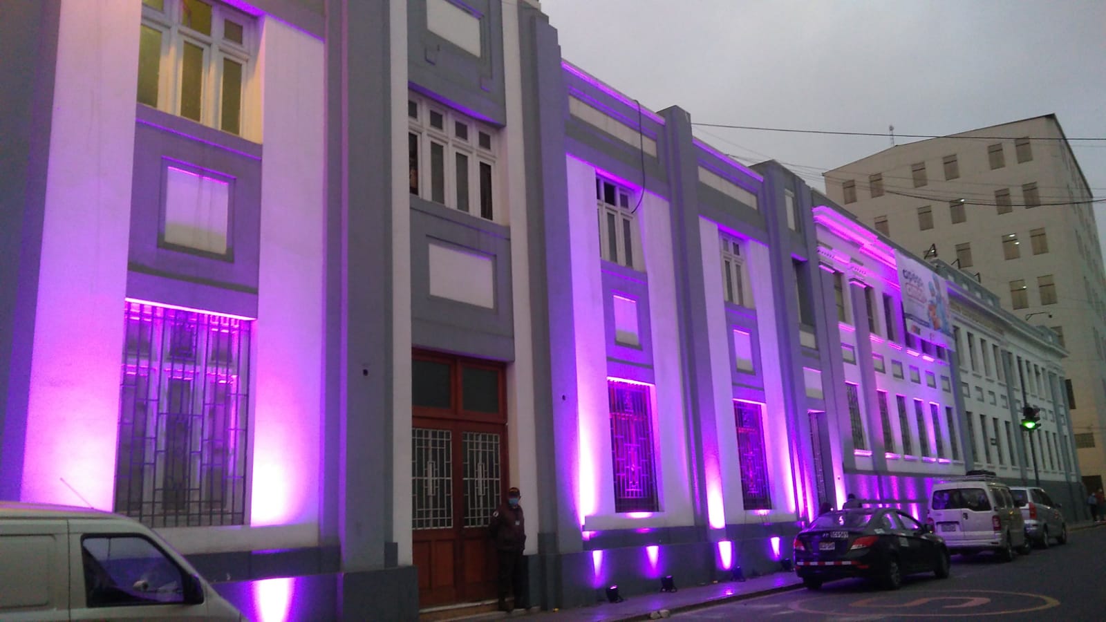 Minsa, hospitales e institutos iluminan su frontis de color púrpura para conmemorar el Día Mundial del Niño Prematuro