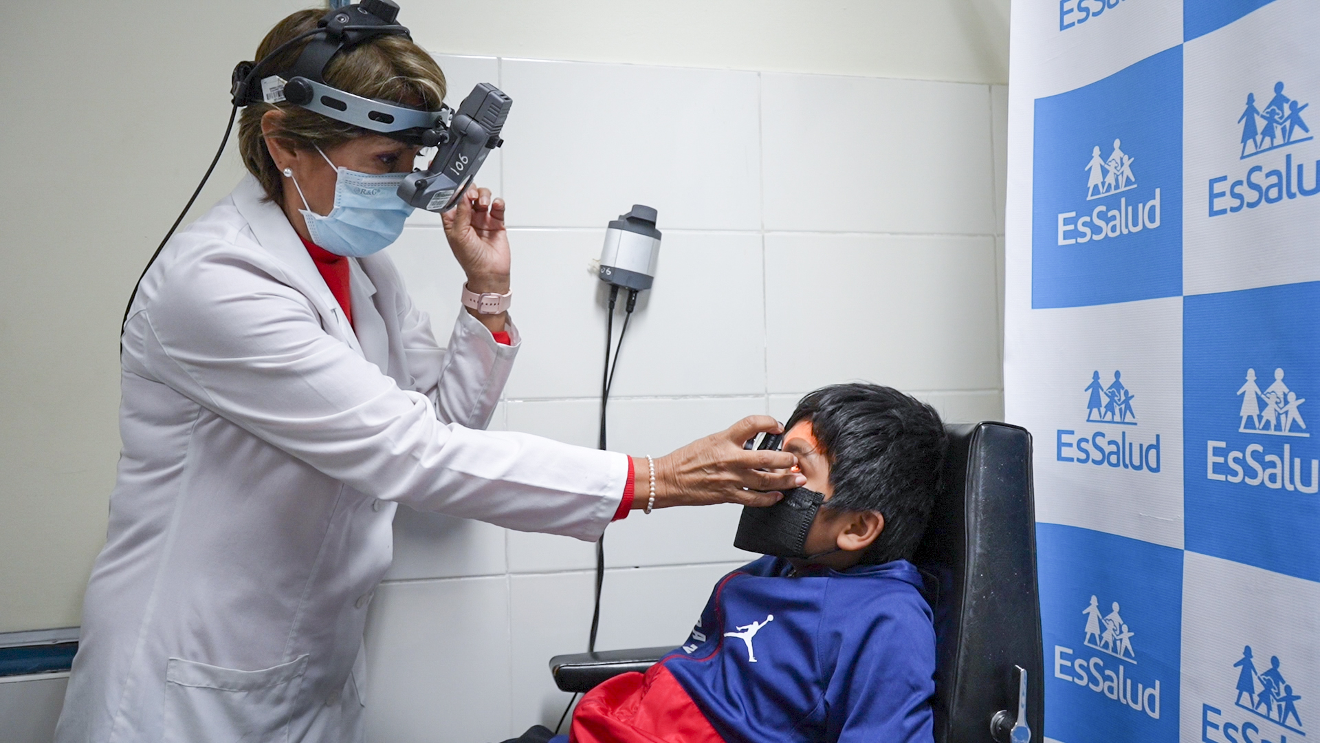 EsSalud advierte casos de niños con cáncer ocular