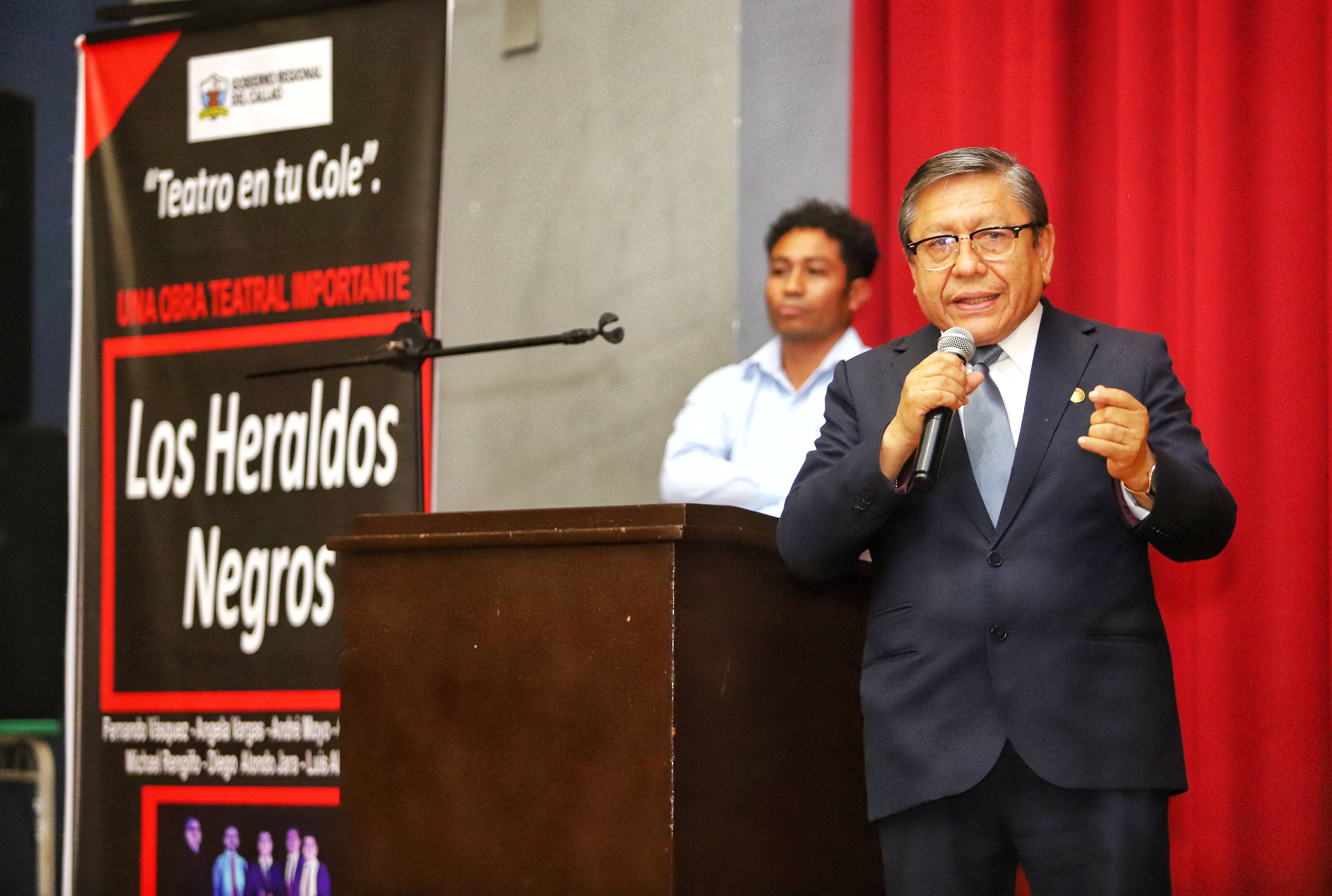 Estas presentaciones, centradas en temáticas educativas, tienen como objetivo enriquecer la experiencia cultural y formativa de 15,000 estudiantes de educación básica regular.