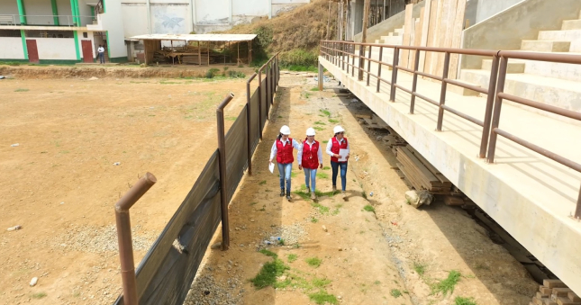 La Contraloría General reveló que el 71.6% (1480) de las 2066 obras públicas que se encuentran paralizadas a nivel nacional, corresponden a entidades de los gobiernos locales, es decir, a municipalidades distritales y provinciales. Dichos proyectos no se han concluido y no reportan ningún avance en su ejecución física durante más de seis meses, al 30 de setiembre del 2023.