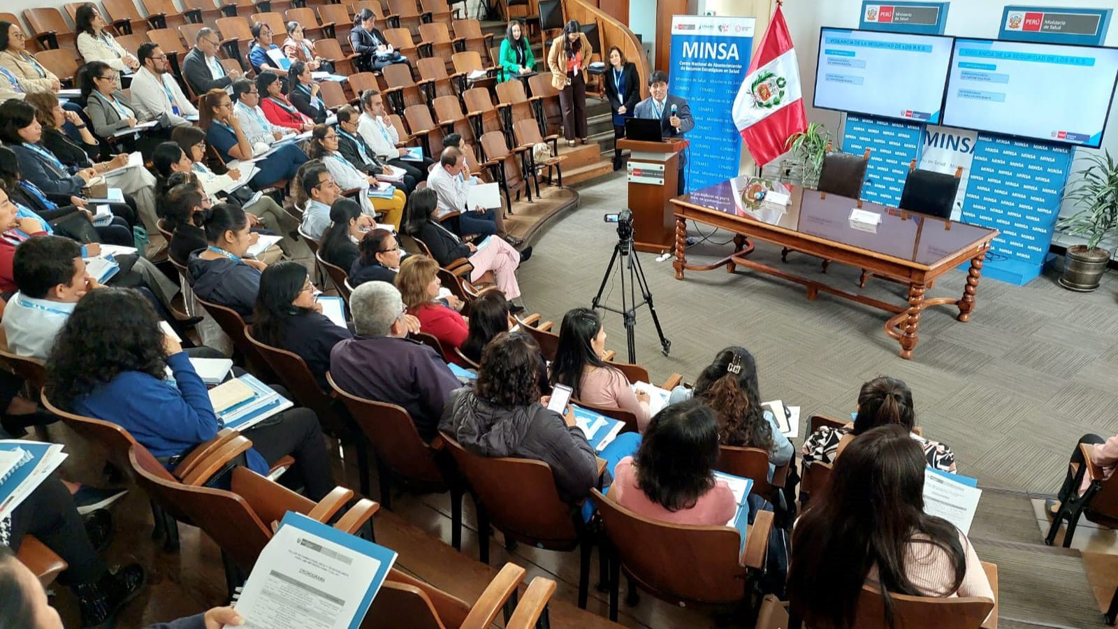 Cenares capacita a profesionales de la salud en seguridad de los medicamentos