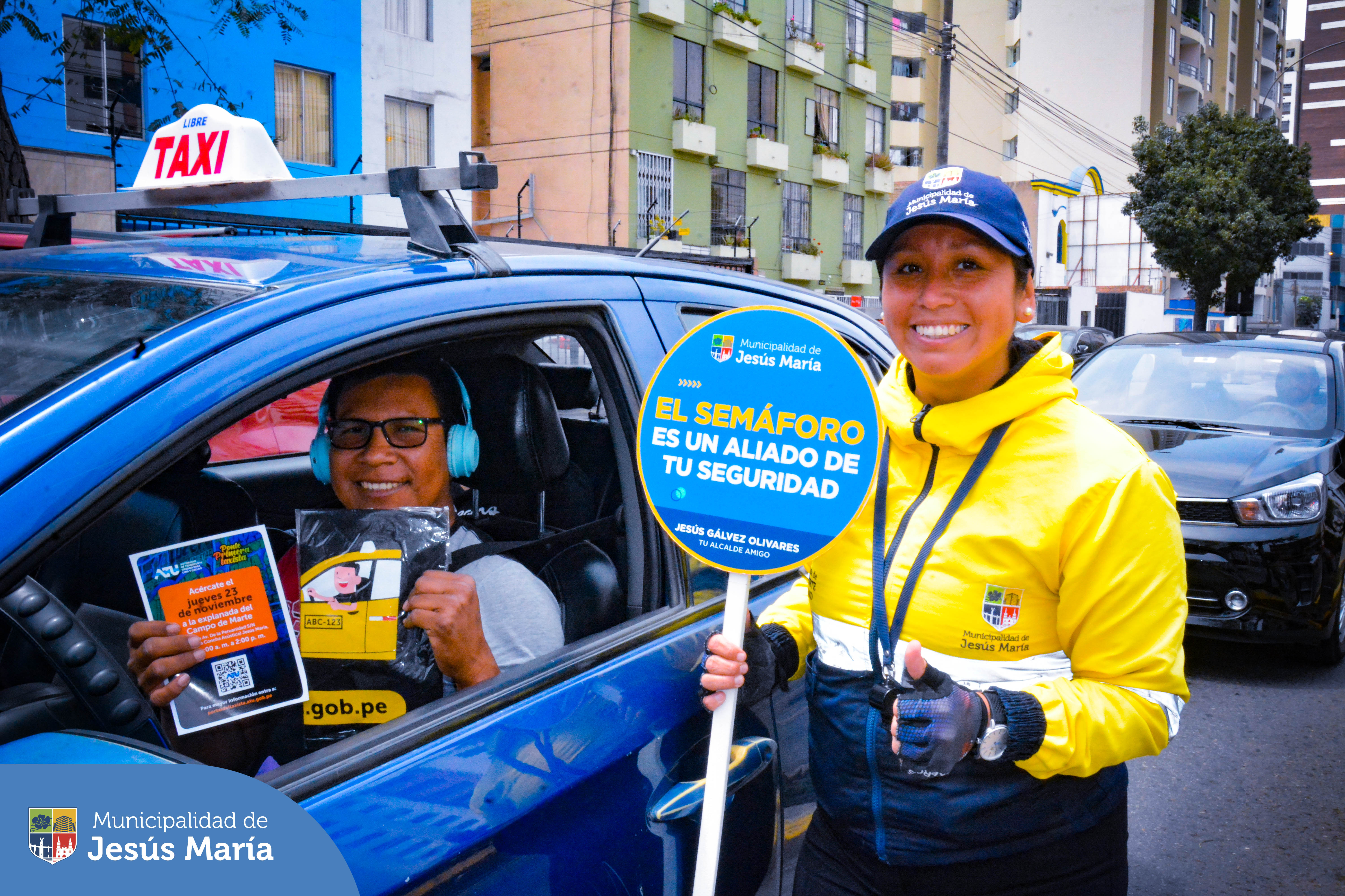 🚦 Con el objetivo de concientizar a los conductores de transporte público y privado acerca del peligro de usar el celular mientras manejan, el respeto a las normas y señales de tránsito, nuestra Subgerencia de Movilidad Urbana con apoyo de la @Autoridad de Transporte Urbano realizaron una nueva campaña vial en el cruce de las avenidas Talara con Brasil y con Garzón. 🚸