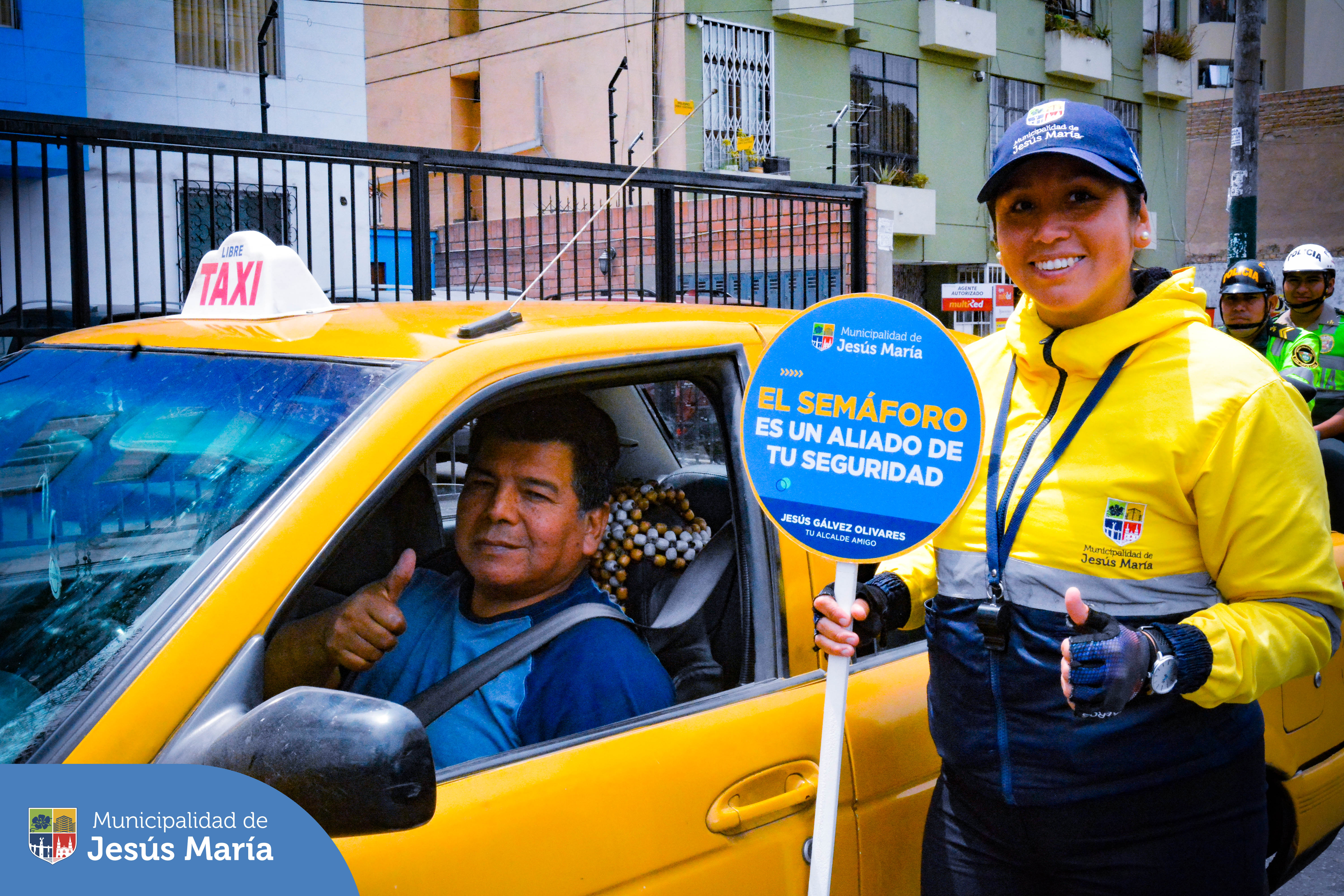 🚦 Con el objetivo de concientizar a los conductores de transporte público y privado acerca del peligro de usar el celular mientras manejan, el respeto a las normas y señales de tránsito, nuestra Subgerencia de Movilidad Urbana con apoyo de la @Autoridad de Transporte Urbano realizaron una nueva campaña vial en el cruce de las avenidas Talara con Brasil y con Garzón. 🚸