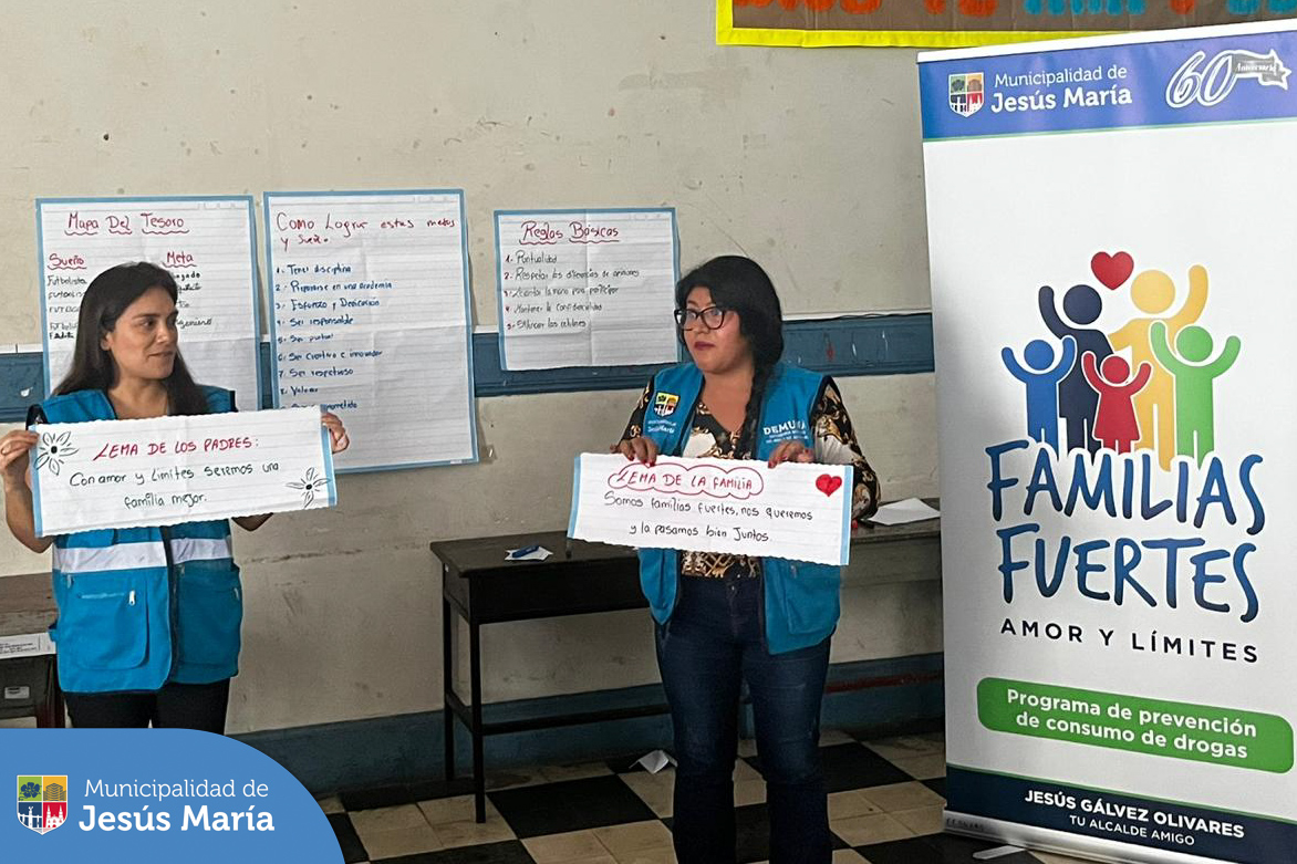 👨‍👩‍👧‍👦 ¡Juntos construimos un futuro más seguro y saludable! En el marco de las actividades para la prevención de consumo de drogas, se viene realizando el programa “Familias Fuertes, Amor y Límites” a los estudiantes del Colegio Diego Ferré y sus familias. 💪❤️ 
🏫 Pronto estaremos extendiendo este valioso recurso a más colegios de nuestro distrito.