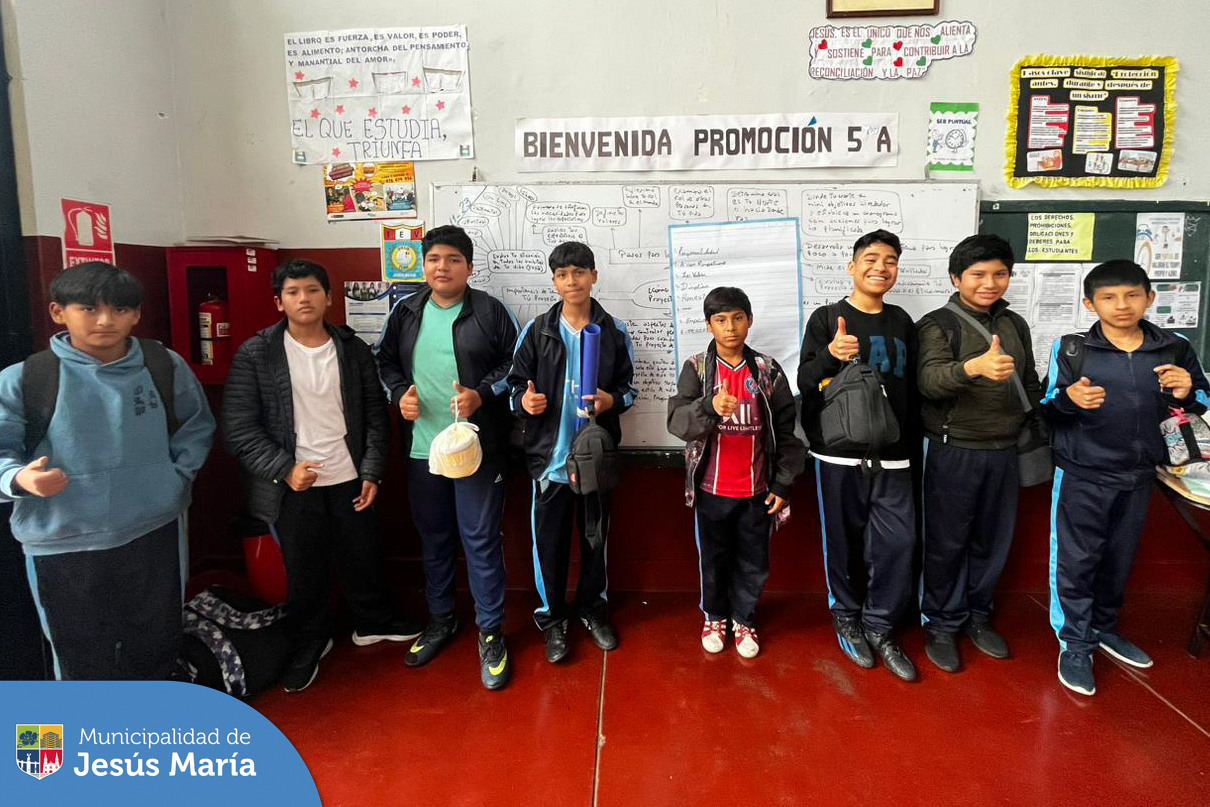 👨👩👧👦 ¡Juntos construimos un futuro más seguro y saludable! En el marco de las actividades para la prevención de consumo de drogas, se viene realizando el programa “Familias Fuertes, Amor y Límites” a los estudiantes del Colegio Diego Ferré y sus familias. 💪❤️
🏫 Pronto estaremos extendiendo este valioso recurso a más colegios de nuestro distrito.