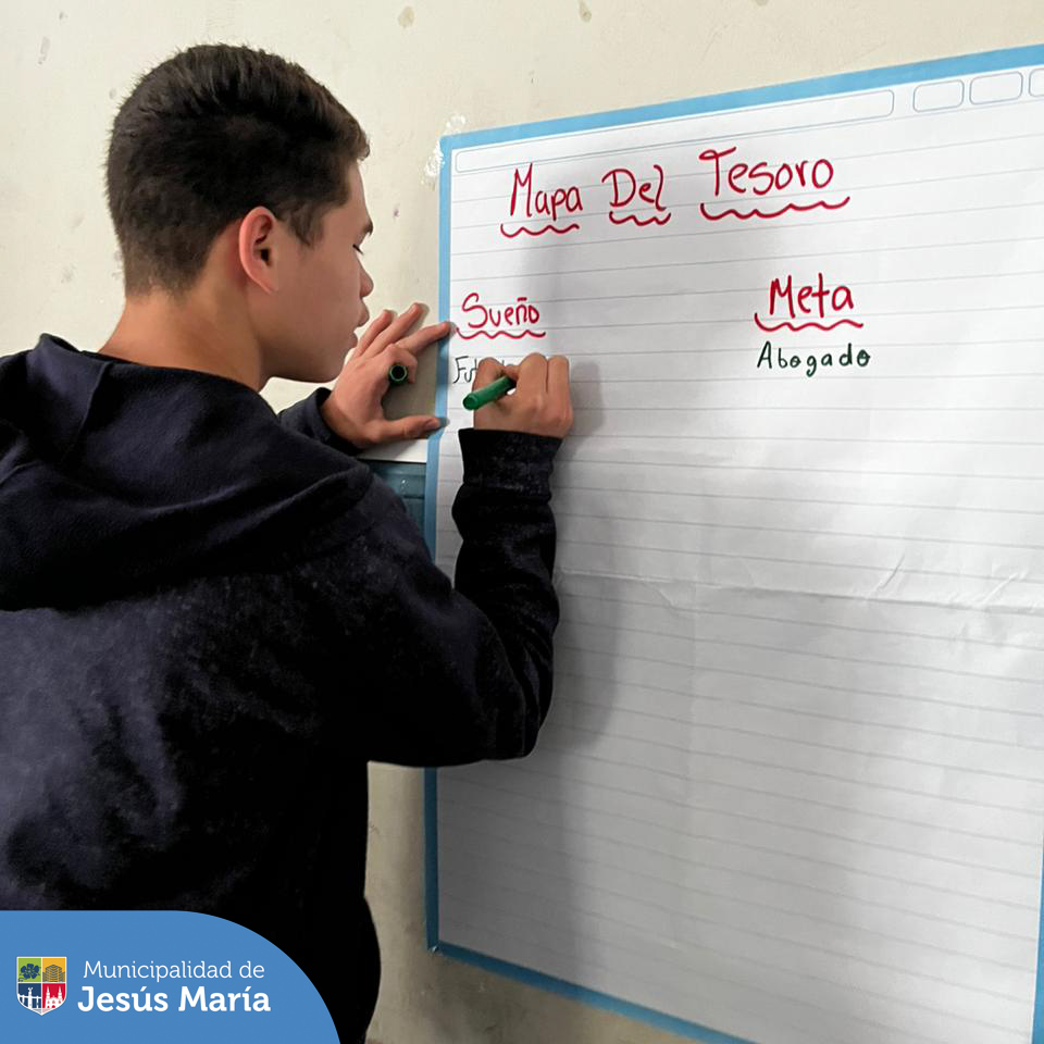👨👩👧👦 ¡Juntos construimos un futuro más seguro y saludable! En el marco de las actividades para la prevención de consumo de drogas, se viene realizando el programa “Familias Fuertes, Amor y Límites” a los estudiantes del Colegio Diego Ferré y sus familias. 💪❤️
🏫 Pronto estaremos extendiendo este valioso recurso a más colegios de nuestro distrito.