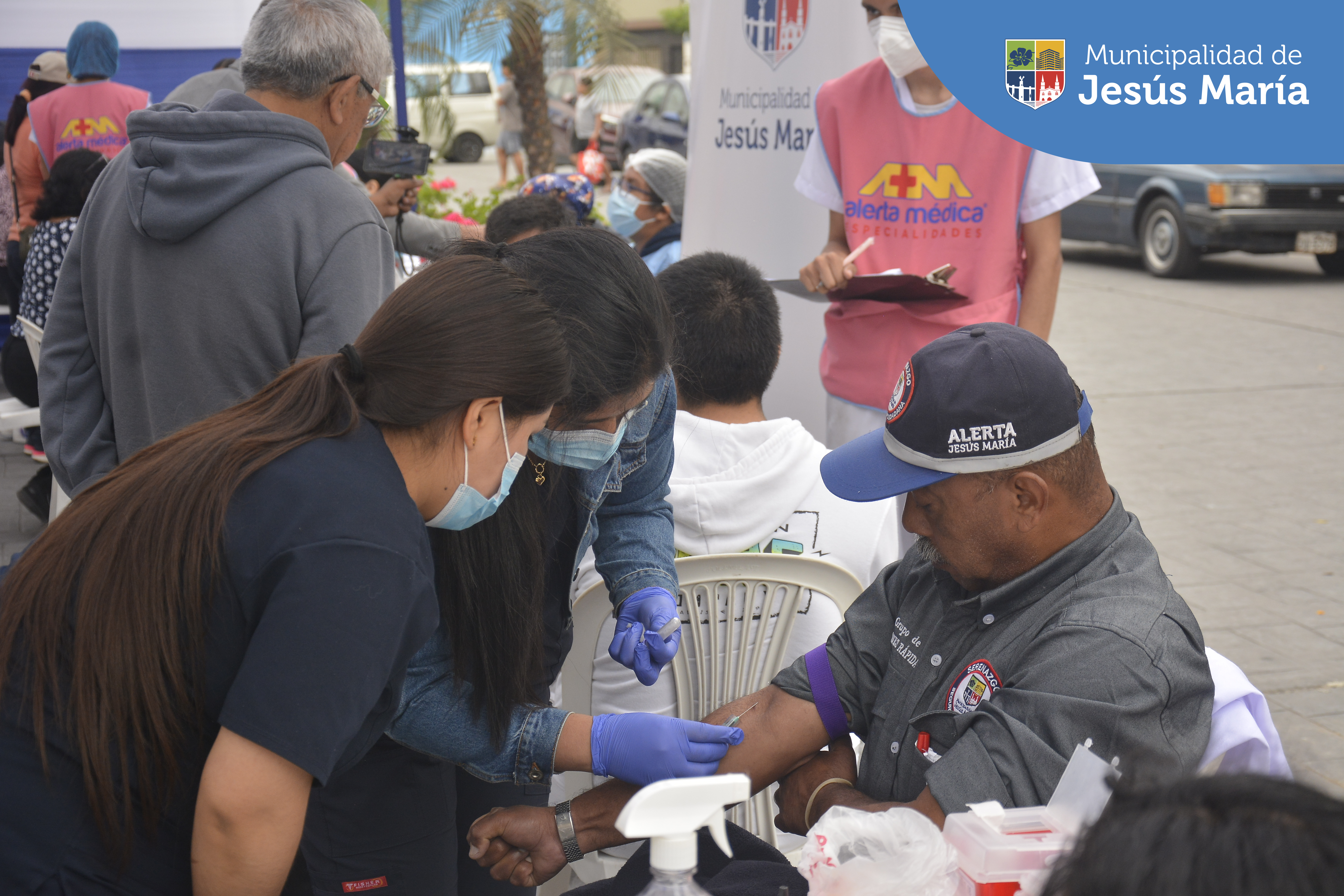 👨🏻‍⚕️ En coordinación con Alerta Médica y el Ministerio de Salud, se realizó una nueva 🩺 Campaña gratuita en la Plaza San José.
👏🏻 Los asistentes pudieron acceder a más de 11 especialidades, vacunación 💉 y consejos para prevenir enfermedades. 🦠
