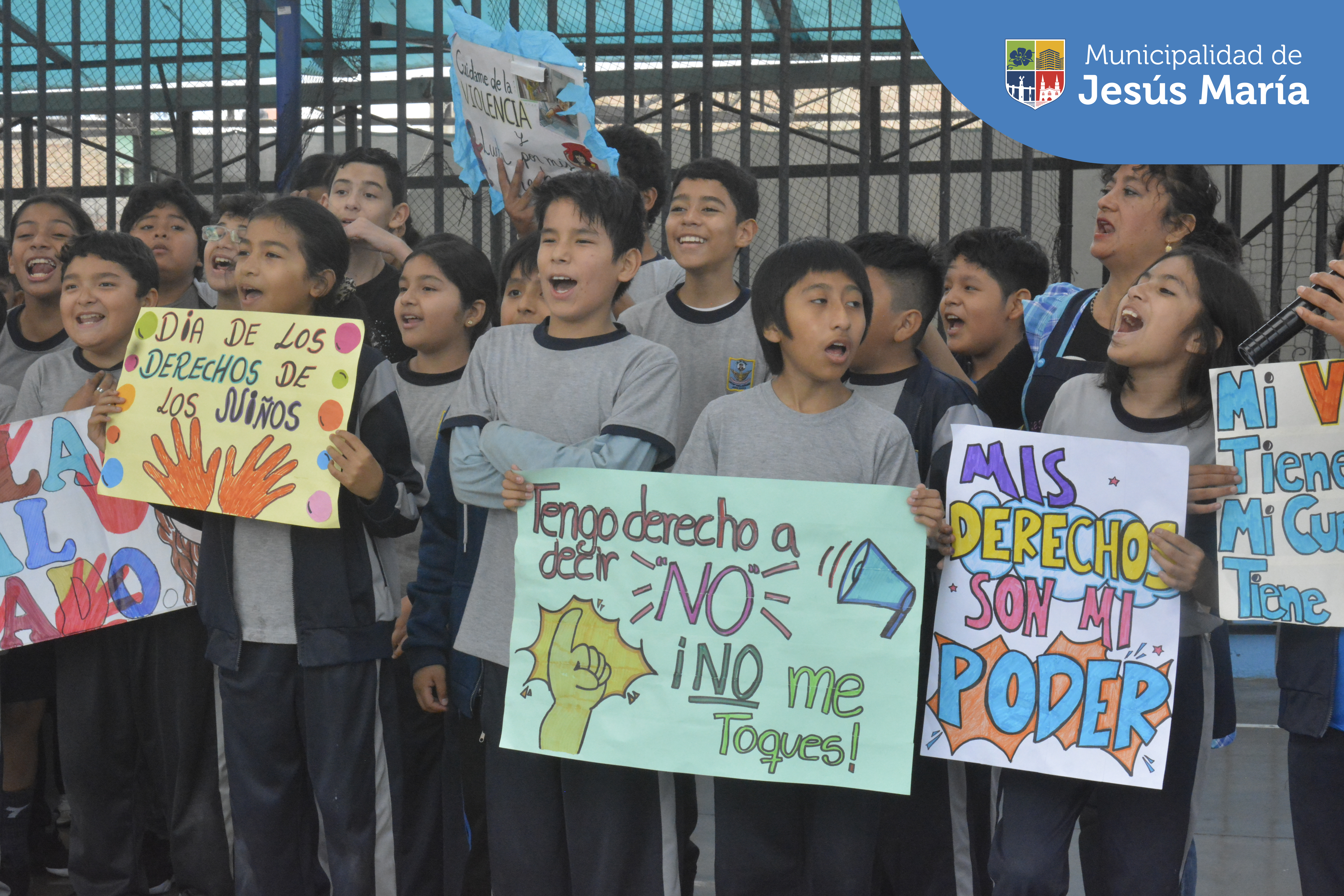 👧👦🎉En el marco del Día Nacional contra la Violencia Sexual Infantil y el Día Universal del Niño, visitamos la institución educativa 🏫 CAP. FAP José Abelardo Quiñones, llevándoles diversas actividades recreativas con el objetivo de fomentar la confraternidad entre los estudiantes e incentivarlos a reflexionar sobre sus derechos.
