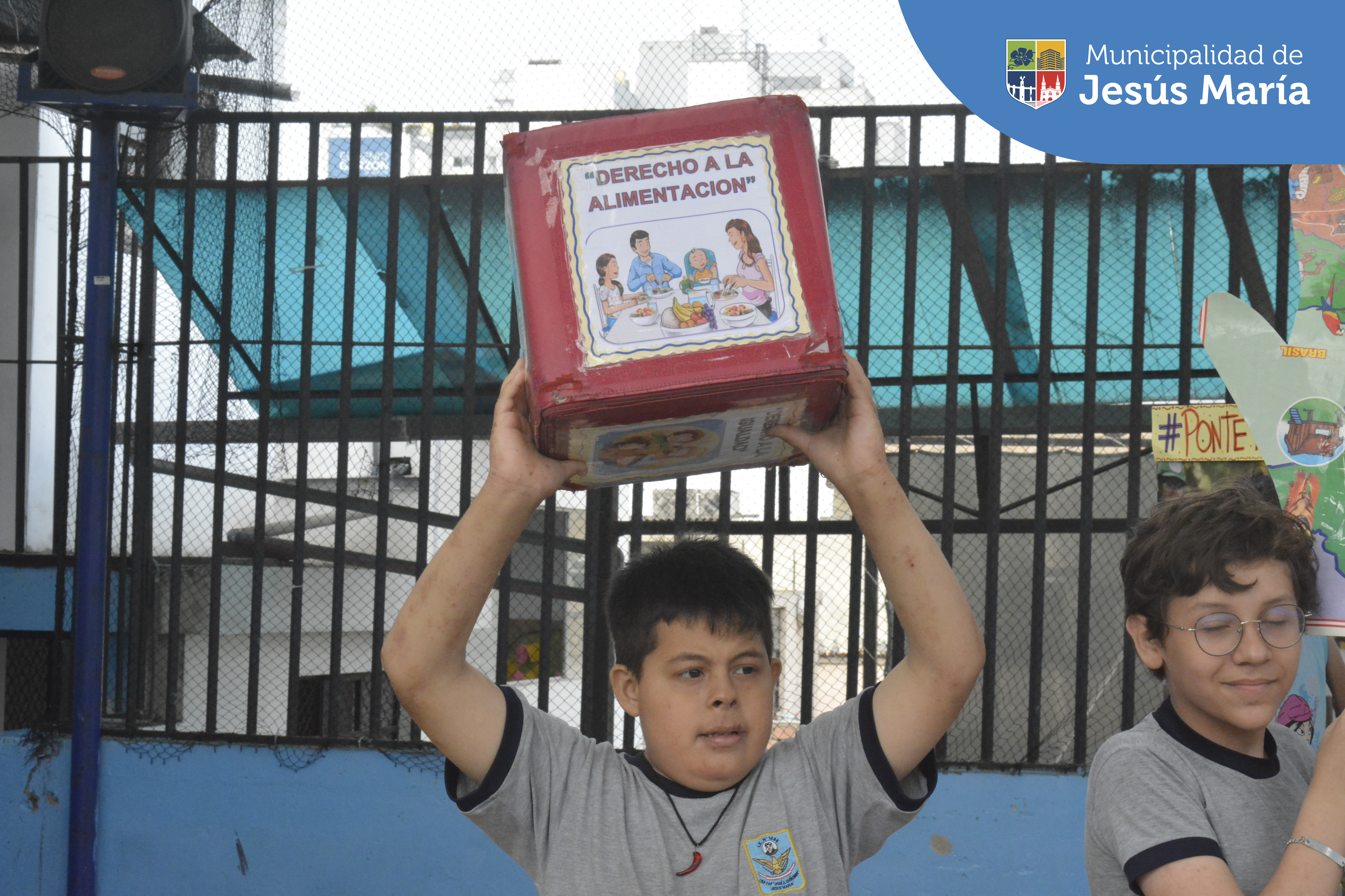 👧👦🎉En el marco del Día Nacional contra la Violencia Sexual Infantil y el Día Universal del Niño, visitamos la institución educativa 🏫 CAP. FAP José Abelardo Quiñones, llevándoles diversas actividades recreativas con el objetivo de fomentar la confraternidad entre los estudiantes e incentivarlos a reflexionar sobre sus derechos.
