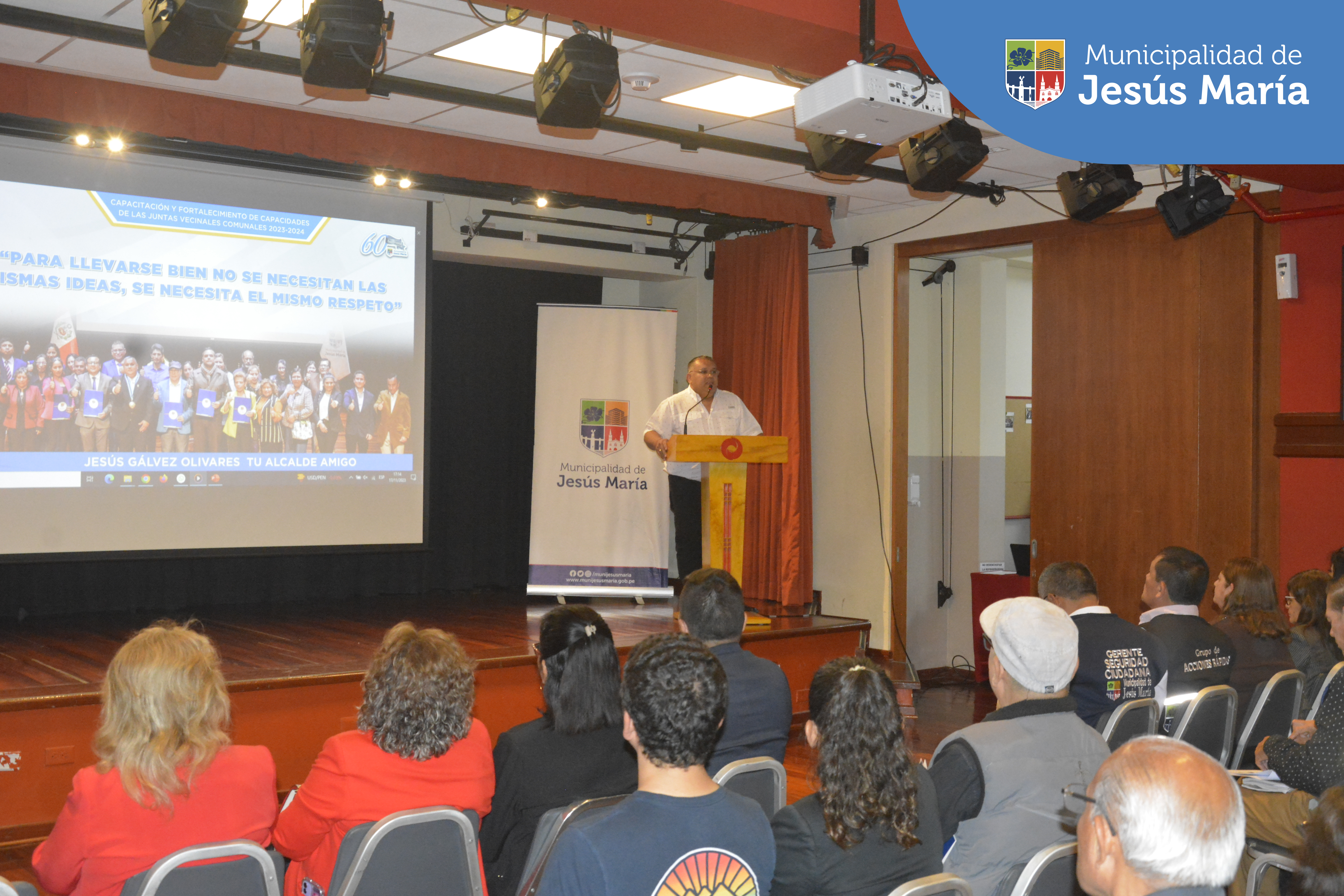 Con la presencia de nuestro alcalde Jesús Gálvez Olivares, regidores y funcionarios municipales, se realizó una jornada de capacitación para los miembros de las Juntas Vecinales 2023-2024. 💪🏽
Agradecemos a todos por su participación activa. ¡Juntos, construimos un futuro más fuerte y unido! Porque #JesúsMaríaSomosTodos 👏