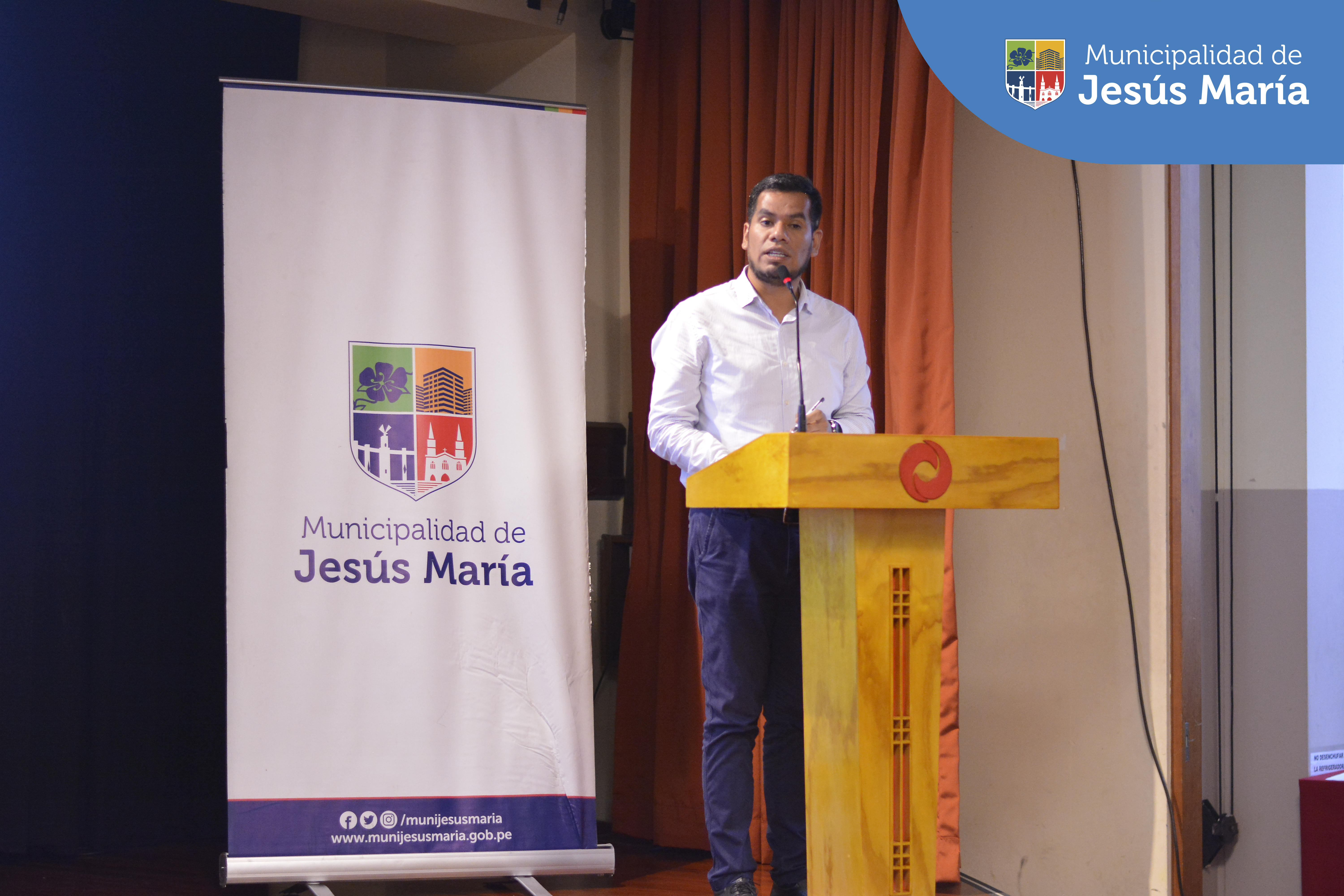 Con la presencia de nuestro alcalde Jesús Gálvez Olivares, regidores y funcionarios municipales, se realizó una jornada de capacitación para los miembros de las Juntas Vecinales 2023-2024. 💪🏽
Agradecemos a todos por su participación activa. ¡Juntos, construimos un futuro más fuerte y unido! Porque #JesúsMaríaSomosTodos 👏