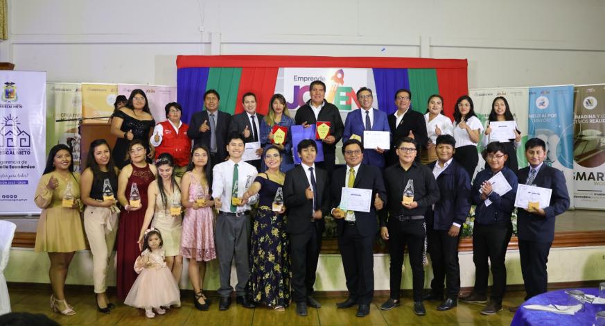 En el Centro Cultural Santo Domingo se desarrolló la ceremonia de premiación a jóvenes talentosos, quienes accederán a un capital semilla en bienes y equipos, incentivando así al fortalecimiento de sus negocios.