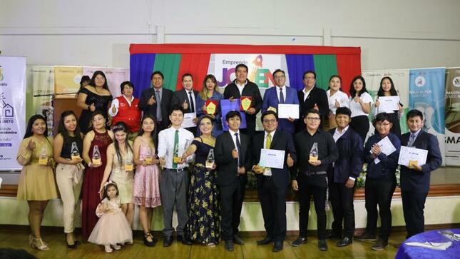 En el Centro Cultural Santo Domingo se desarrolló la ceremonia de premiación a jóvenes talentosos, quienes accederán a un capital semilla en bienes y equipos, incentivando así al fortalecimiento de sus negocios.