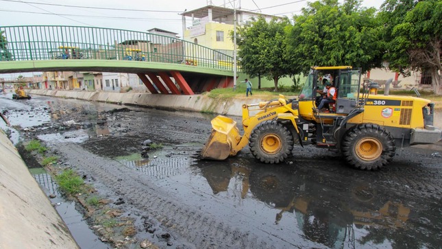 LIMPIEZA EN CANAL VÍA