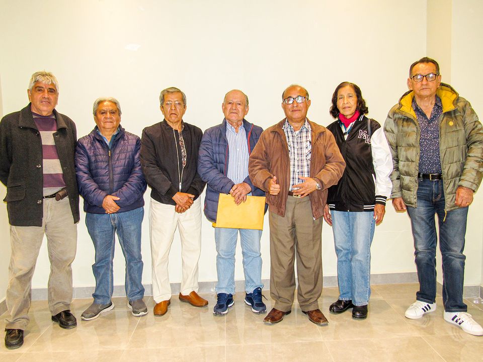 Exposición de proyecto para nuevo instituto público en Huambos