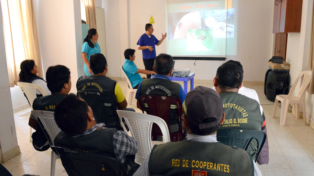Asociación de Mototaxistas de La Victoria Recibe Capacitación Vital sobre Prevención del Dengue