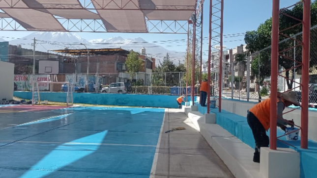 La Contraloría General identificó un perjuicio económico de S/ 111 972 a la Municipalidad Distrital de Cayma, provincia y departamento de Arequipa, por una ilegal conciliación con la contratista que redujo el número de días de retraso en la entrega del proyecto de mejoramiento de los servicios de nueve áreas deportivas y recreativas y limitó el cobro de mayores penalidades.