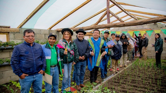 Ministra de Agricultura y Gobernador Regional inauguraron red de fitotoldos familiares