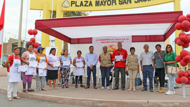Autoridades municipales junto a las embajadoras de la causa sanjacinteña 