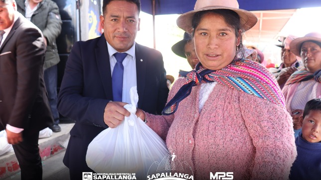 Entrega de viveres a personas de extreme pobreza