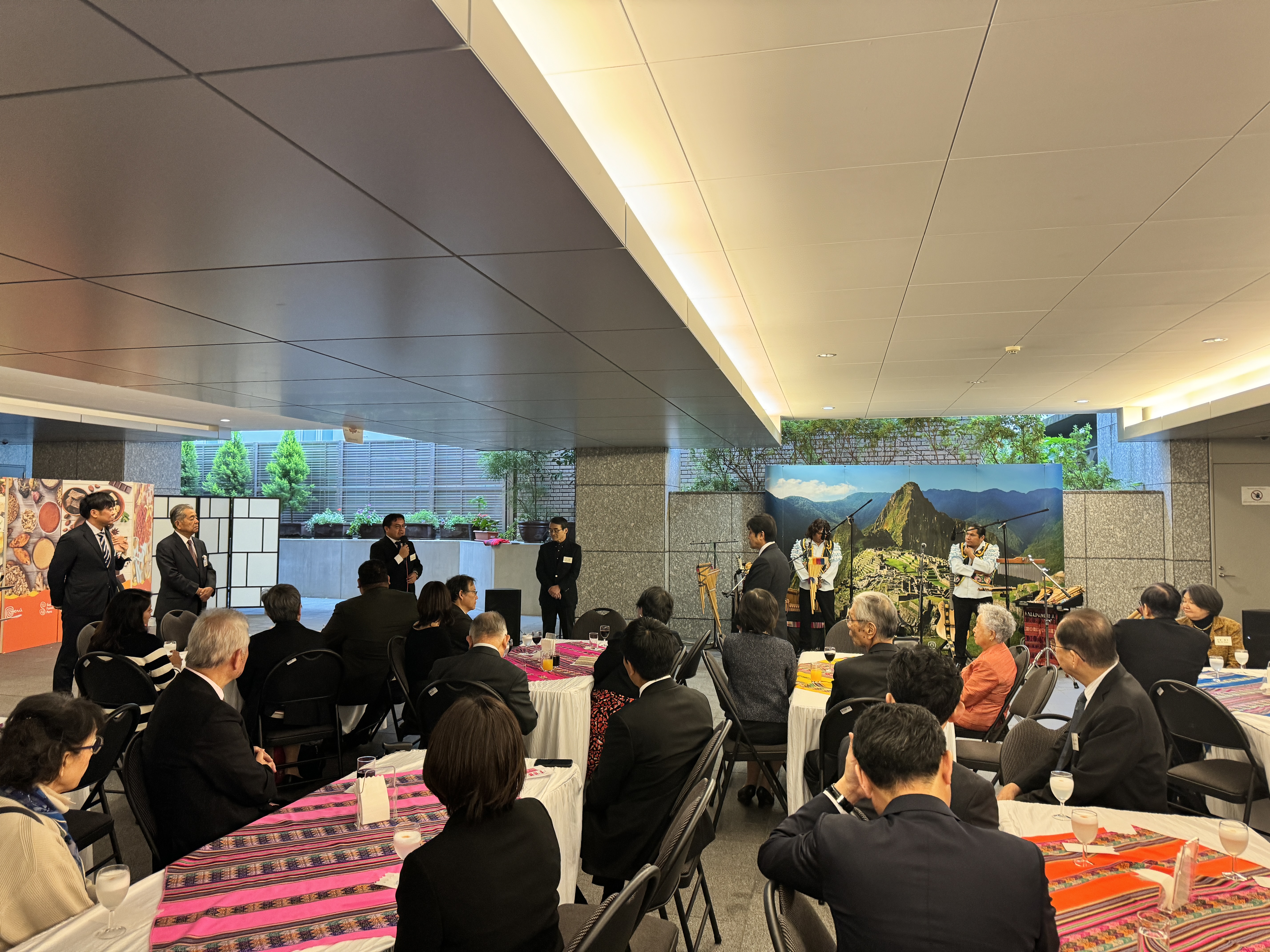 Reunión anual de la Asociación Kuntur Wasi y condecoración del profesor Yuji Seki
