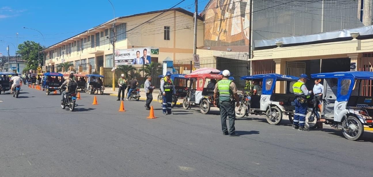 Municipalidad de maynas continúa operativos contra motocarros para verificar el pintado de los números de placas