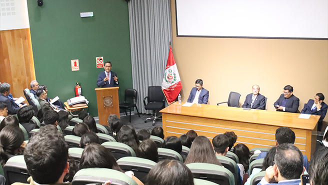 El magsitrado Helder Domínguez durante su exposición en la Agenda Constitucional, realizada en Trujillo.