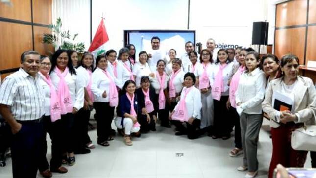 Gobernador Luis Neyra ofrece apoyo a mujeres emprendedoras para fortalecer su labor 