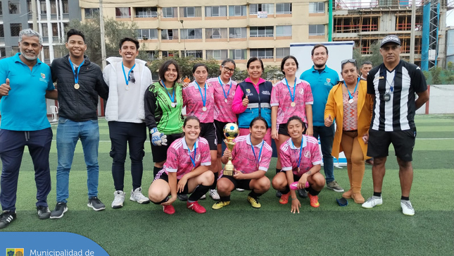 📢 8 equipos conformados por talentosas jugadoras, demostraron su destreza y espíritu competitivo en nuestro Campeonato de Fútbol Femenino.
📋 Para conocer el detalle de todas nuestras actividades y talleres deportivos, llámanos al ☎️ 6141212 ax 3540 o 963831795.
