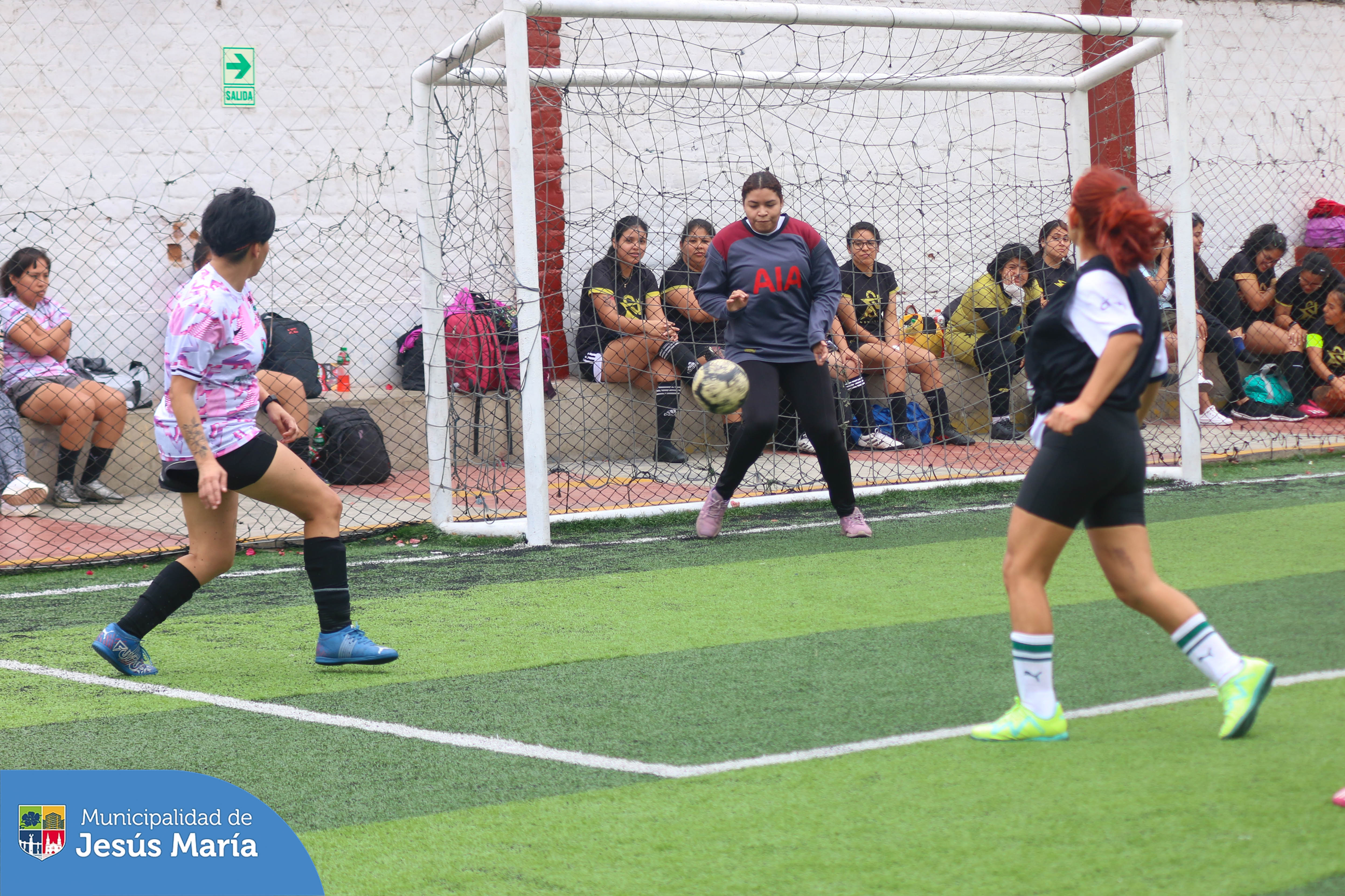 📢 8 equipos conformados por talentosas jugadoras, demostraron su destreza y espíritu competitivo en nuestro Campeonato de Fútbol Femenino.
📋 Para conocer el detalle de todas nuestras actividades y talleres deportivos, llámanos al ☎️ 6141212 ax 3540 o 963831795.