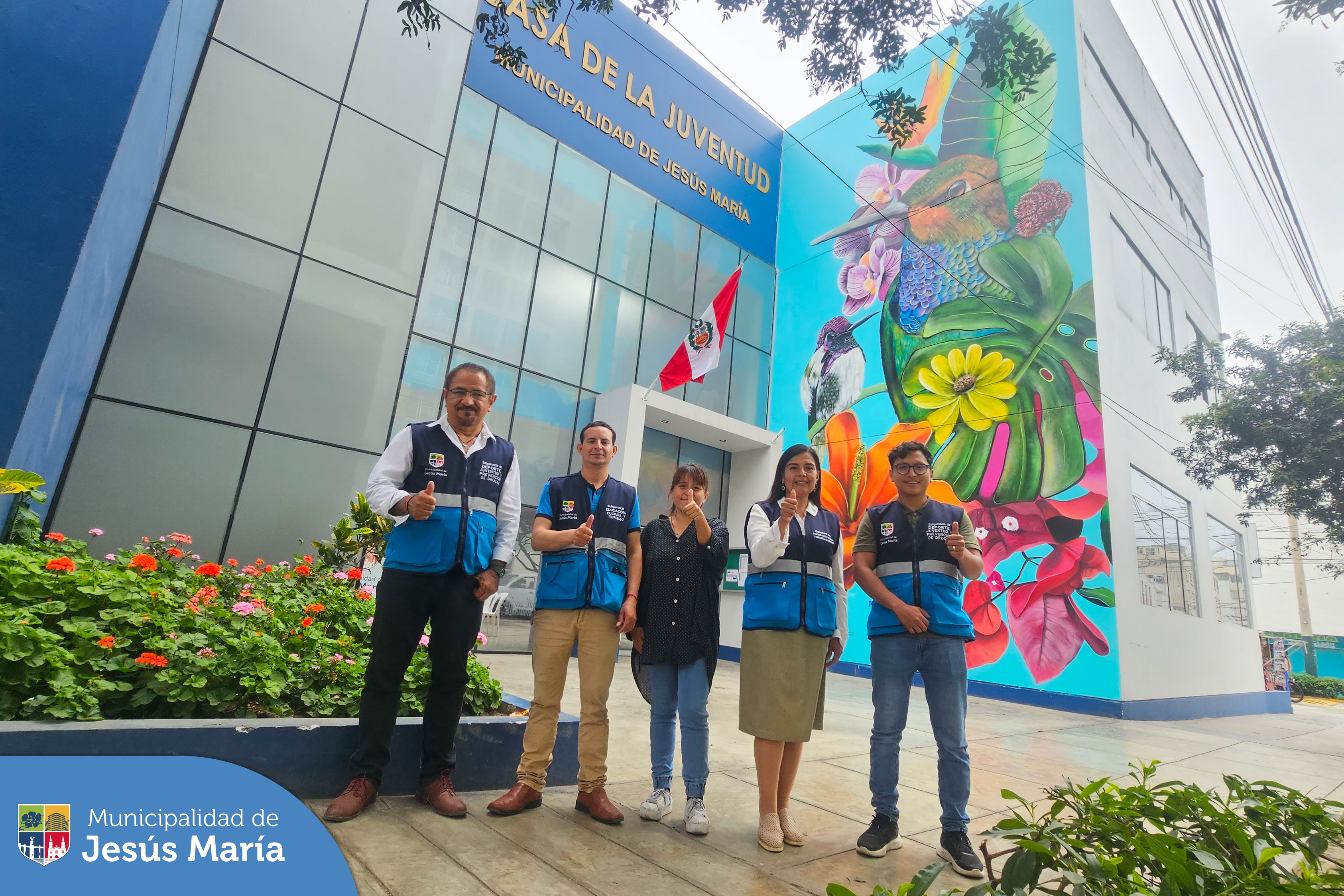 Los invitamos a conocer el hermoso mural que da vida al punto de encuentro de nuestros jóvenes jesusmarianos. Visítalo en 📍Av. Horacio Urtega cdra. 10
