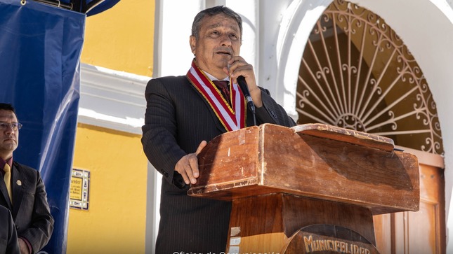 UNHEVAL realizó desfile en la Plaza Mayor de Armas de Huánuco en honor a su 59° aniversario