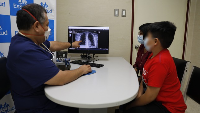 EsSalud advierte incremento de casos hospitalizados por neumonía