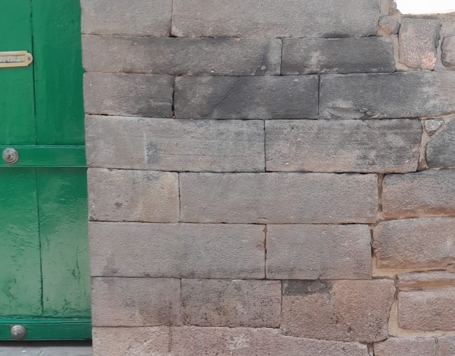 Ministerio de Cultura: Limpiaron pintas en muro pétreo de inmueble en el Centro Histórico de Cusco
