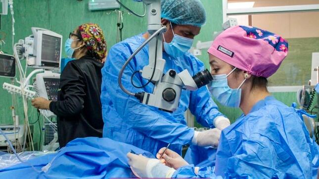 Ayacucho realizan dos trasplantes de córnea en el Hospital Regional Miguel Mariscal Llerena