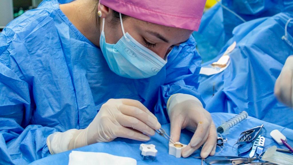 Ayacucho realizan dos trasplantes de córnea en el Hospital Regional Miguel Mariscal Llerena