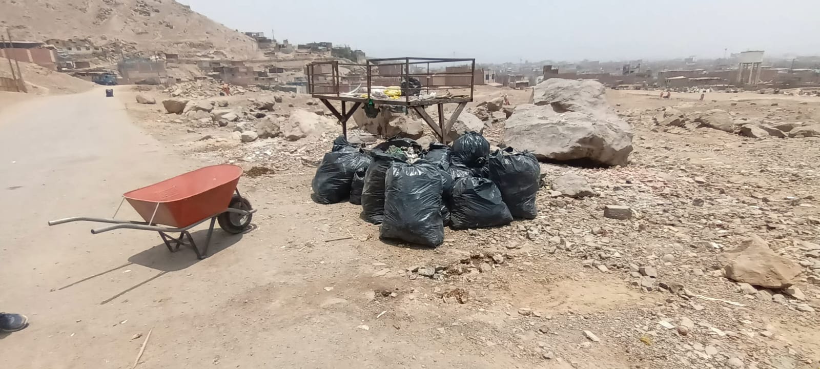 Ministerio de Cultura realizó acciones de limpieza para la protección del Sitio Arqueológico Pirámide de Nievería en Lurigancho-Chosica