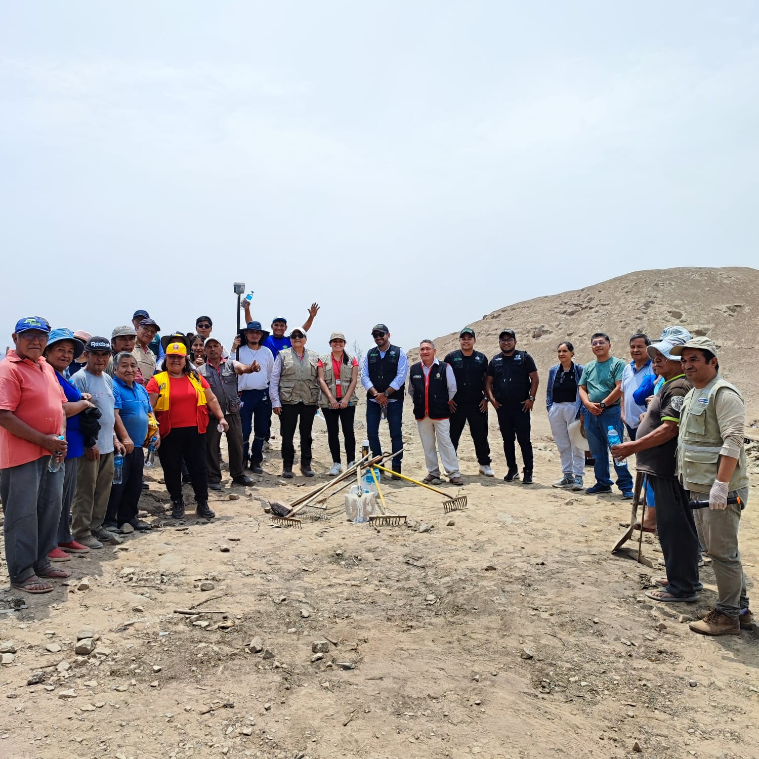 Ministerio de Cultura realizó acciones de limpieza para la protección del Sitio Arqueológico Pirámide de Nievería en Lurigancho-Chosica