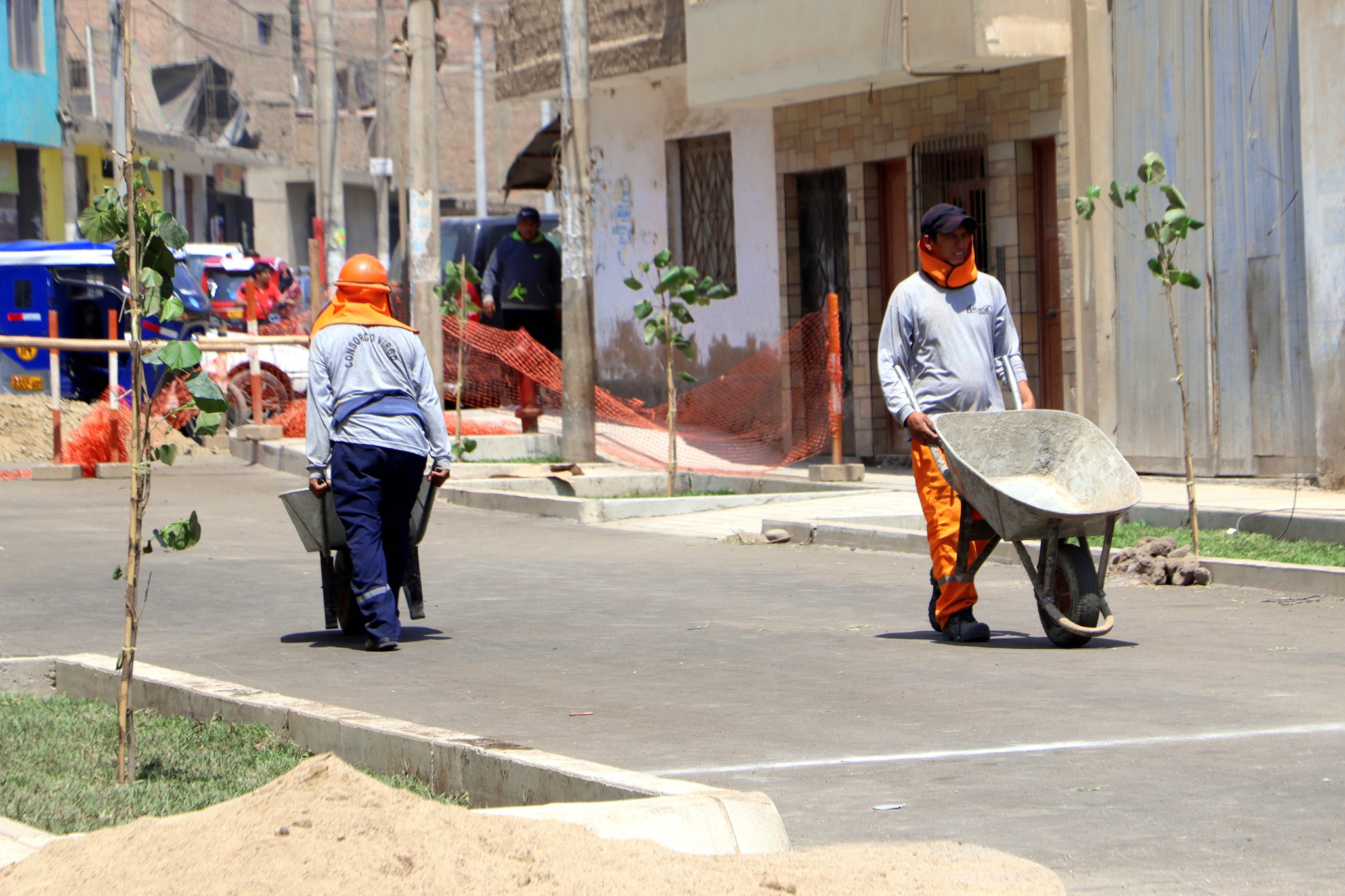 Proyecto de construcci贸n de pistas y veredas en la urbanizaci贸n Se帽or de los Milagros ingresa a su fase final