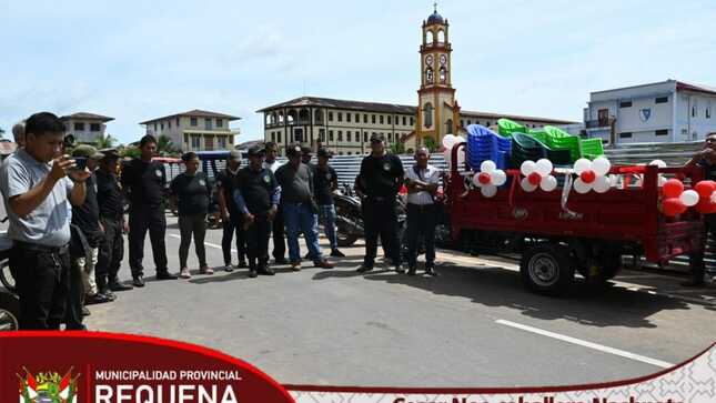Imagen de entrega de Furgoneta a la Ronda Campesina Pumas Negros de la Justicia