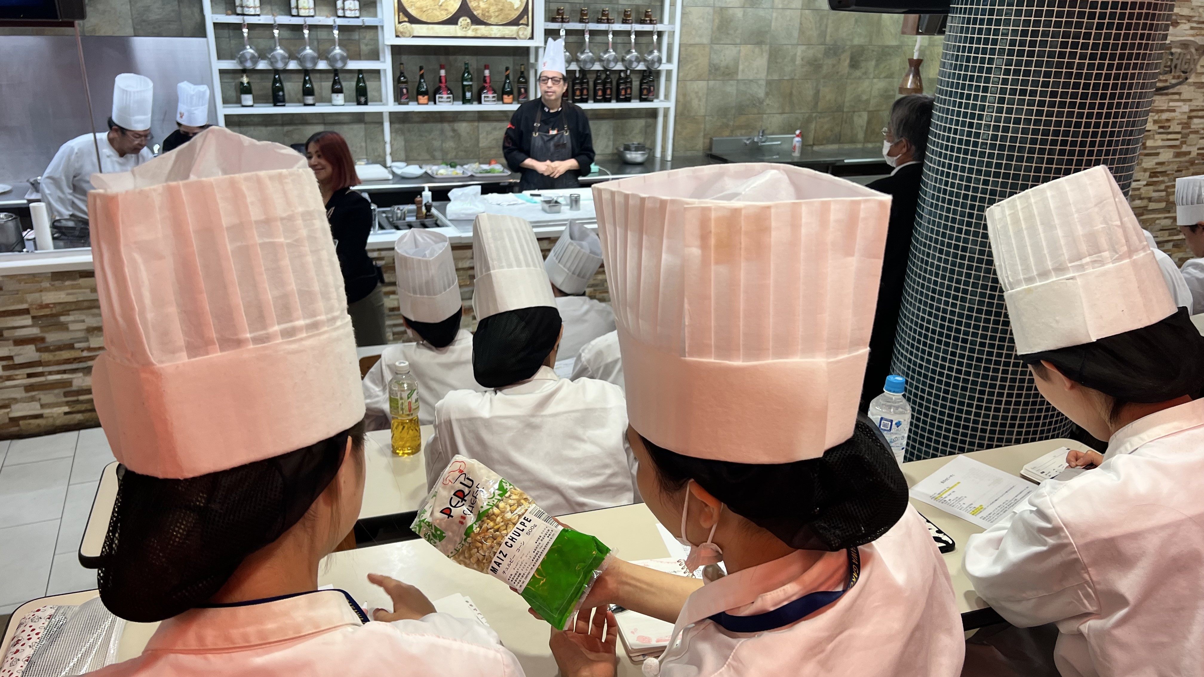 Embajada del Perú en Japón organiza clase magistral de cocina peruana en escuela culinaria de Osaka