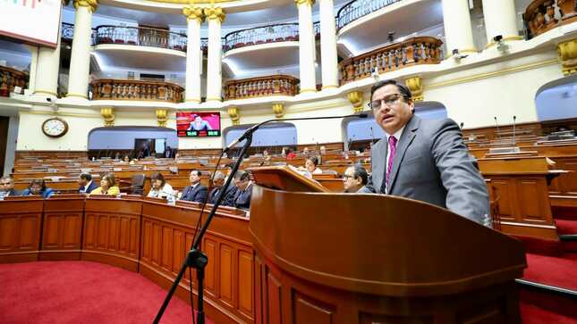 Ministro César Vásquez sustentó ante el Congreso presupuesto para atender demandas salariales de los trabajadores del sector