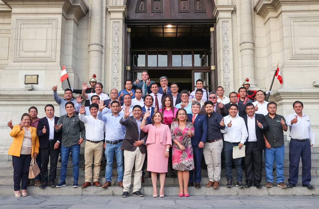 Alcaldes de la región Áncash reunidos con la presidenta Diana Boluarte Zegarra  