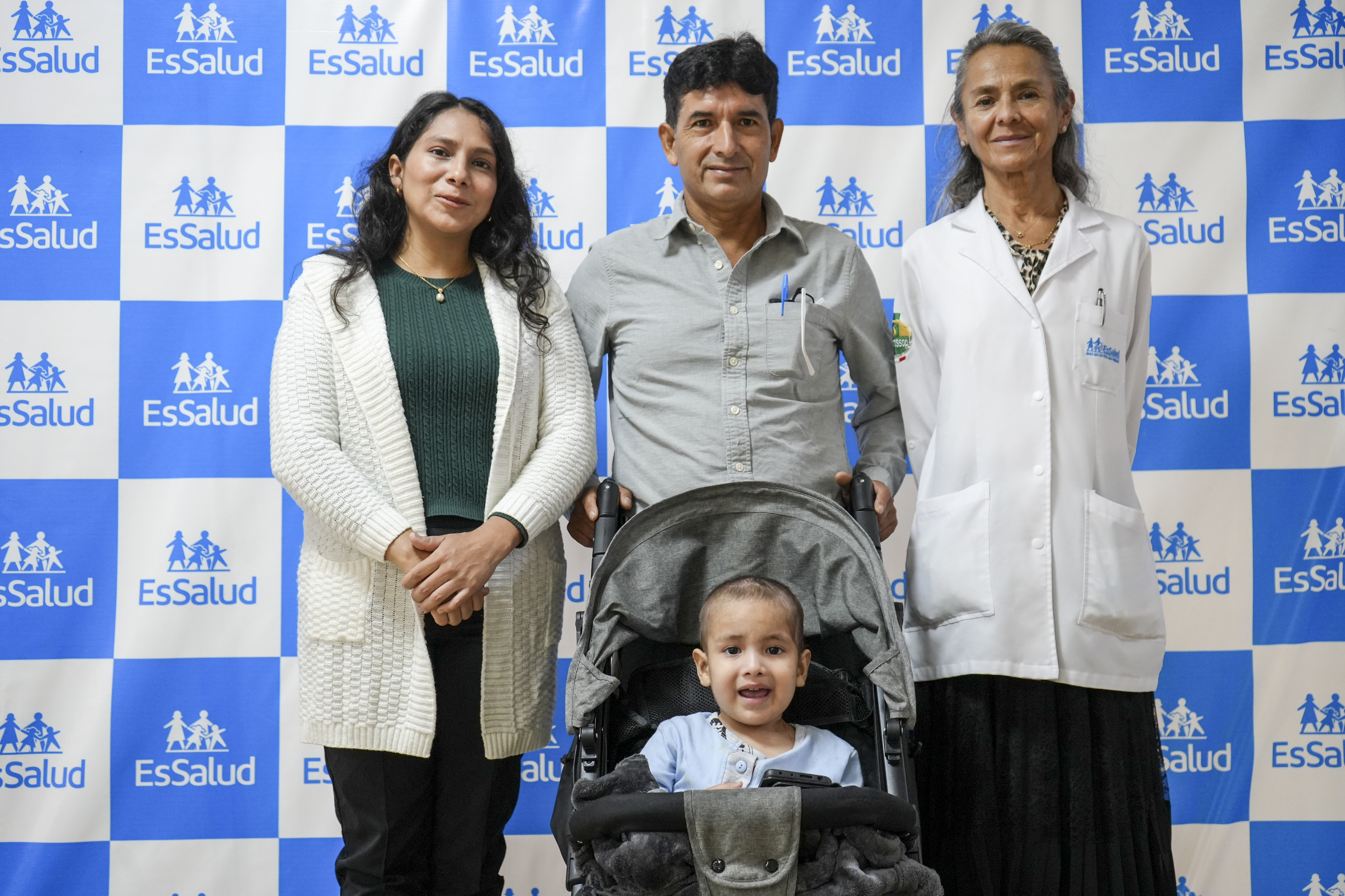 EsSalud salva la vida de niño de 3 años quien sufrió severas quemaduras en su cuerpo
