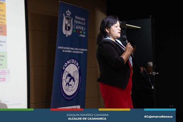 El Consejo Municipal de Desarrollo del Niño, Niña y Adolescente (COMUDENNA) se complace en informar sobre una serie de actividades llevadas a cabo en conmemoración al Día Internacional del Niño, con la participación de la regidora Delia Tafur y el gerente de Desarrollo Social.
👉En un esfuerzo conjunto para promover el bienestar y los derechos de la infancia, el COMUDENNA ha organizado diversas iniciativas para celebrar este día significativo. Uno de los eventos destacados fue un día de ponencias denominado "Retos para la protección integral de los derechos de los niños y adolescentes en el contexto actual" que tuvo lugar en las instalaciones de la Universidad Privada del Norte, donde expertos en el ámbito infantil compartieron sus conocimientos y experiencias.
✅Agradecemos a Sandra Bringas Flores, Fiscal provincial de la primera fiscalía provincial de prevención del delito; Percy Bazán Carrera, médico psiquiátra de la Universidad mayor de San Marcos; Elda Machuca Aliaga Juez del sexto juzgado de paz letrado familia de Cajamarca y a todos los involucrados para seguir mejorando la salud mental y física de nuestros niños.