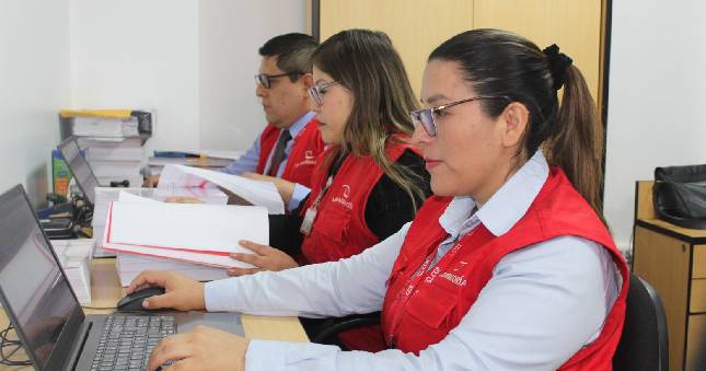 La Contraloría evidenció irregularidades en el proceso de selección (adjudicación simplificada) para la Contratación del servicio de recojo, transporte y disposición final de residuos sólidos biocontaminados y especiales de los establecimientos de salud de la jurisdicción de la Red de Servicios de Salud Cusco Norte. 