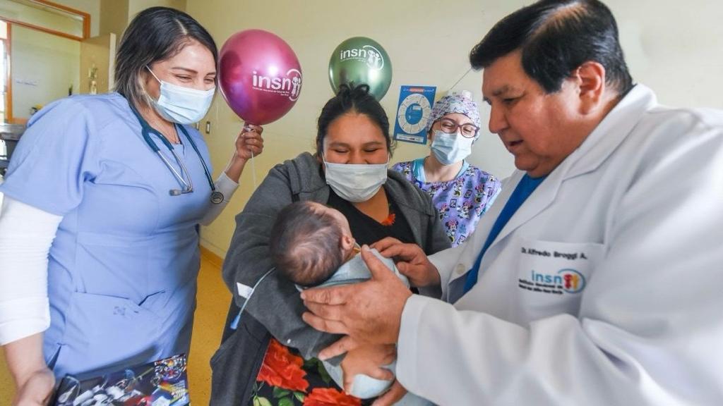 Especialistas del INSN San Borja salvan la vida a bebé que nació con tumor de 14 centímetros en la zona del cuello