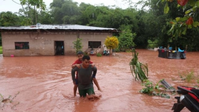 RÍO PICURO SE DESBORDA POR FUERTES LLUVIAS EN EL CASERÍO 07 DE OCTUBRE - DISTRITO DE PUCAYACU