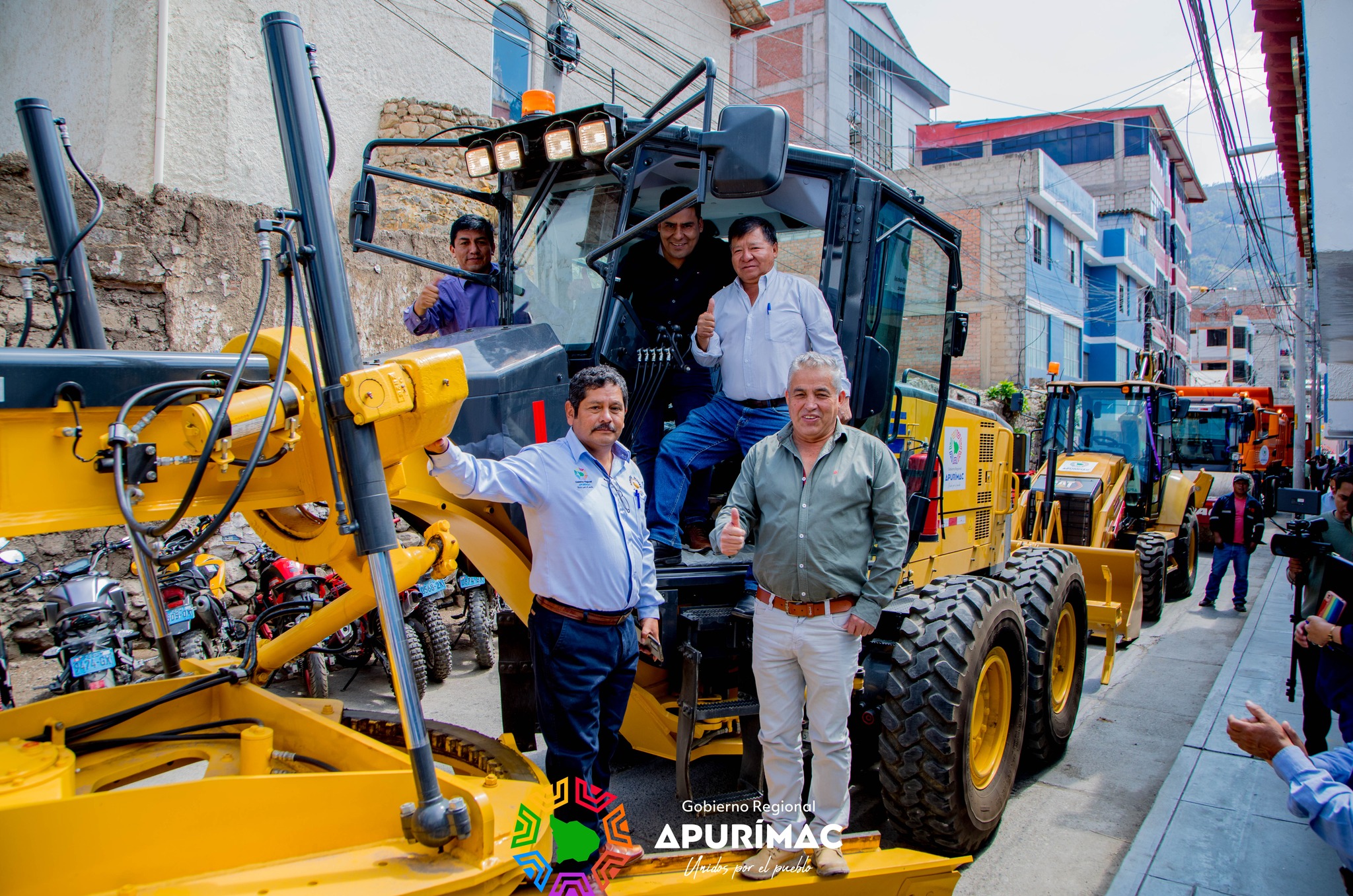 por primera vez gobierno regional adquiere pool de maquinarias pesadas gracias a la decisión política del gobernador Percy Godoy